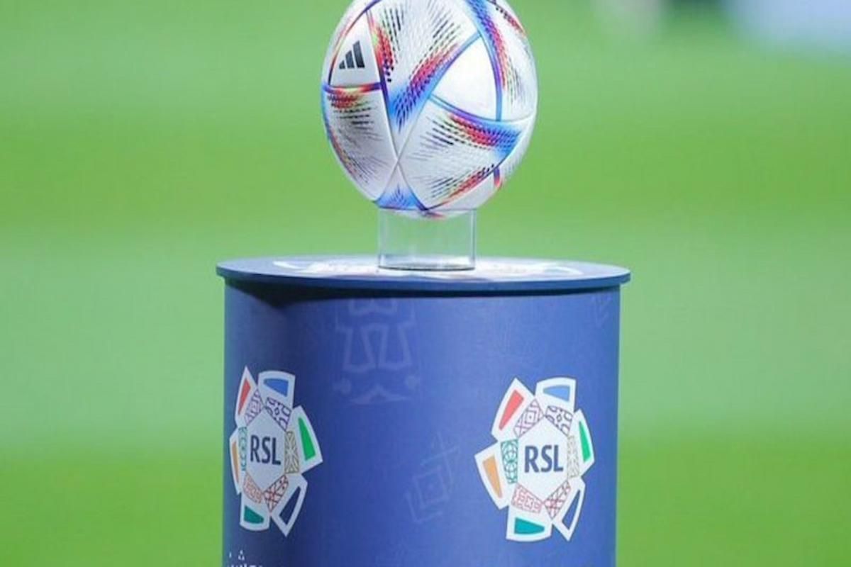 رغم إقالته!! مدرب الدوري الإيطالي يطيح بعروض روشن السعودي.. صدمة مدوية للعميد - موقع الخليج الان