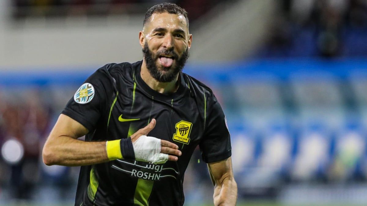 رد صارم من شقيق بنزيما على أنباء مغادرته الاتحاد السعودي