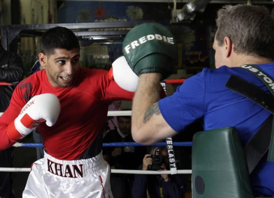 أمير خان يستلهم جمال دبي في صالة أعراس