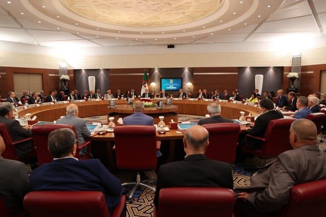 وسط غياب مرشحين معارضين.. تبون يلتقي قادة 14 حزبًا جزائريًا