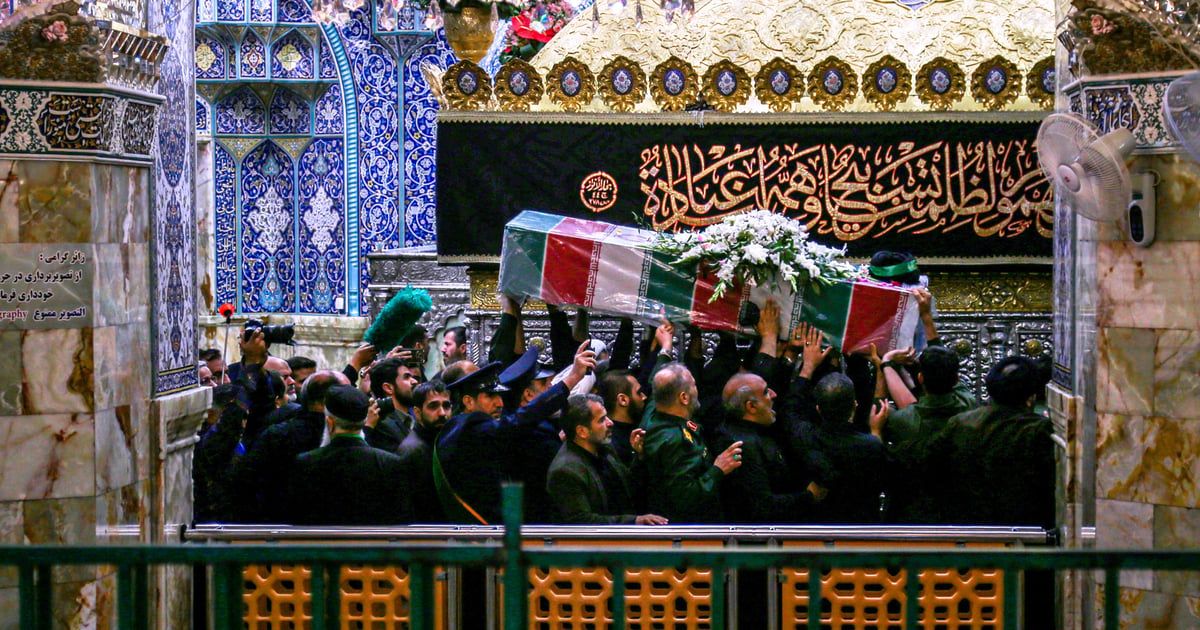 الإيرانيون يتداولون "صورة" تظهر أعمال حفر قبر "رئيسي"