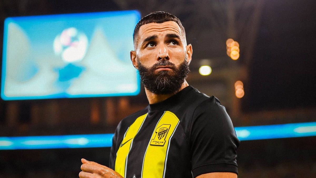 من حقه يزعل.. دفاع غريب من أسطورة الاتحاد السعودي عن بنزيما