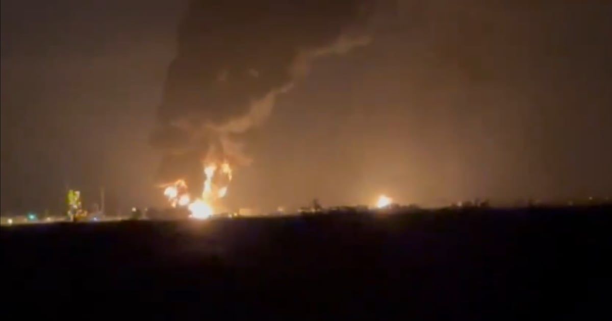 الجيش السوداني يقصف مصفاة الجيلي النفطية في الخرطوم (فيديو)