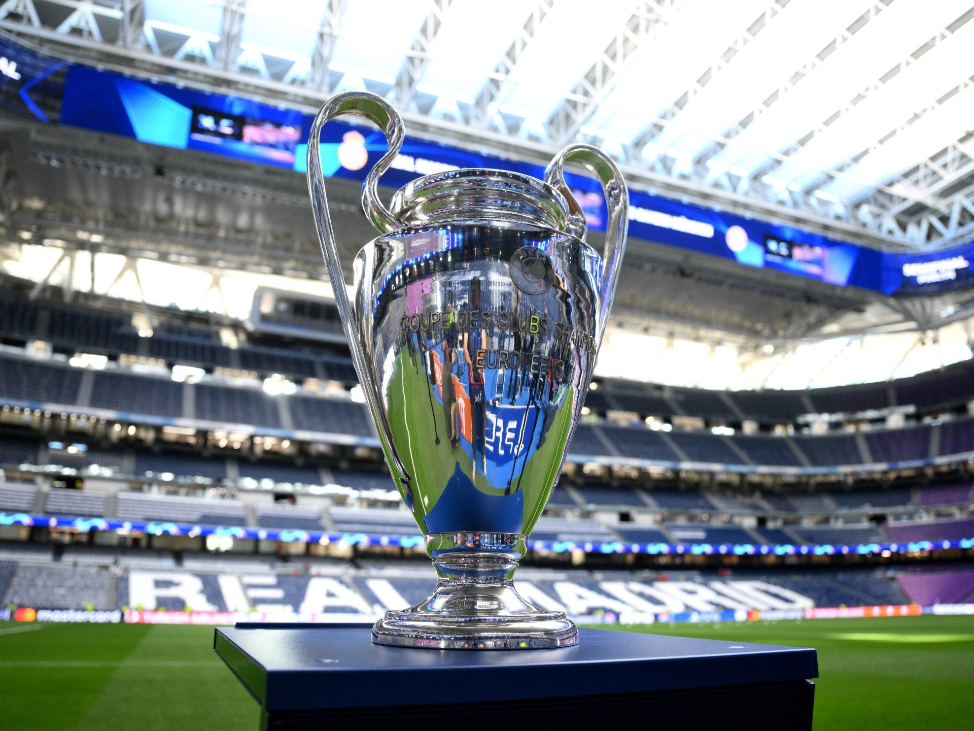 يويفا يعلن المدن المضيفة لنهائي دوري الأبطال والدوري الأوروبي 2026 و2027 - موقع الخليج الان