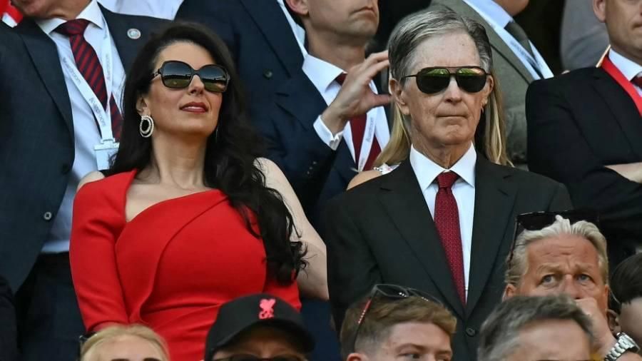 زوجة مالك ليفربول ترد على تغريدة مانشستر سيتي