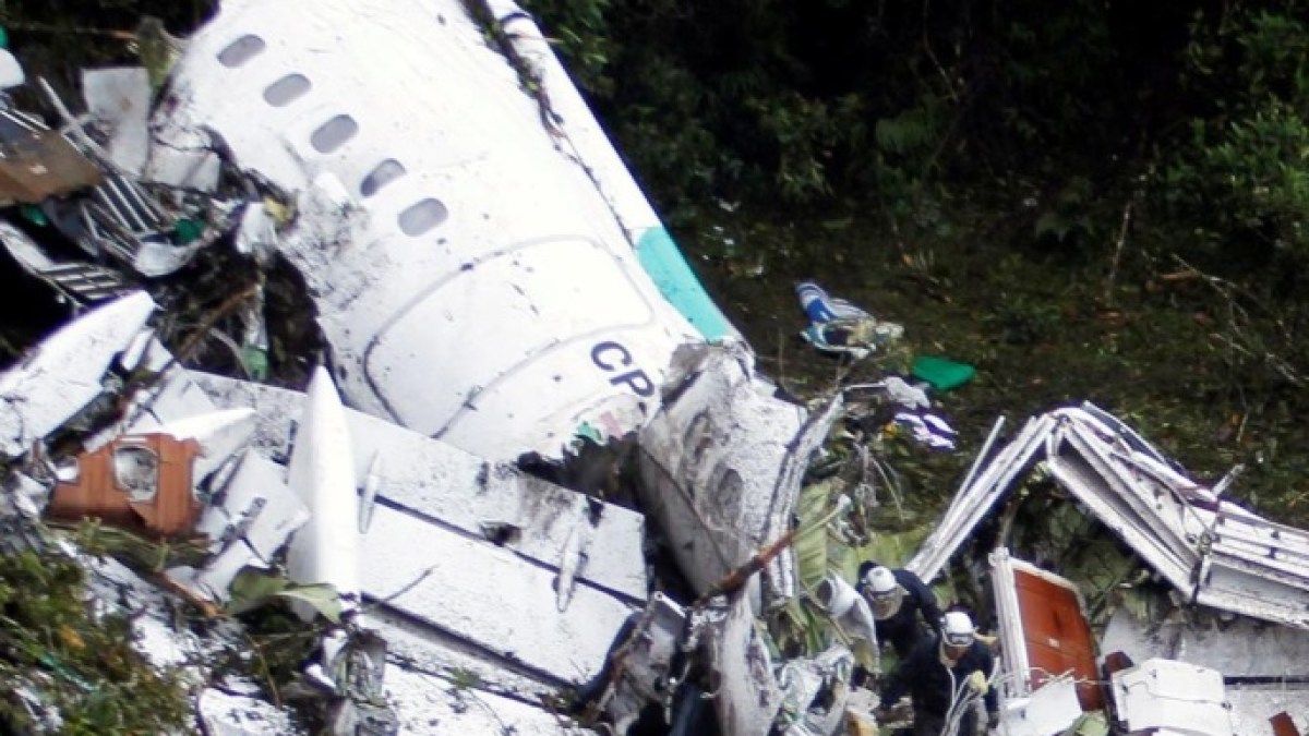 أبرز كوارث تحطم طائرات راح ضحيتها نجوم الرياضة - موقع الخليج الان