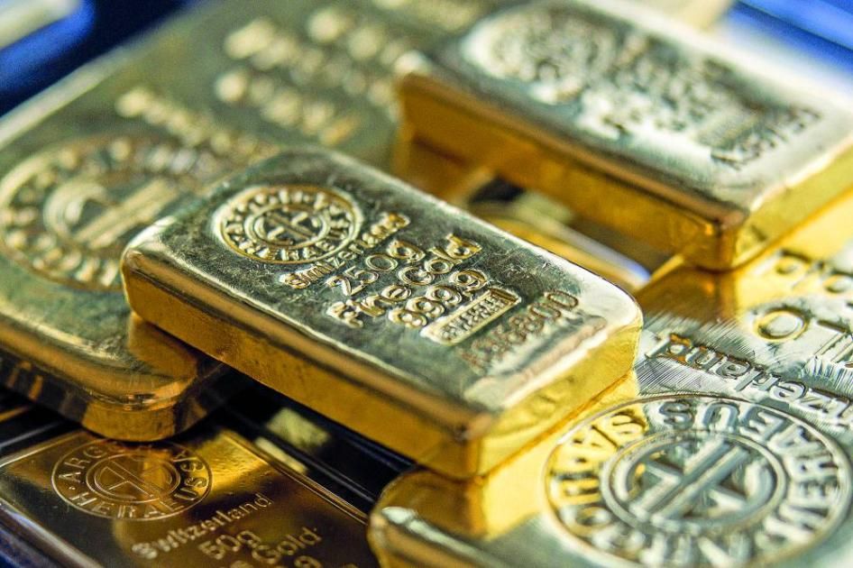 تراجع طفيف للذهب وسط ترقب لمحضر اجتماع المركزي الأمريكي