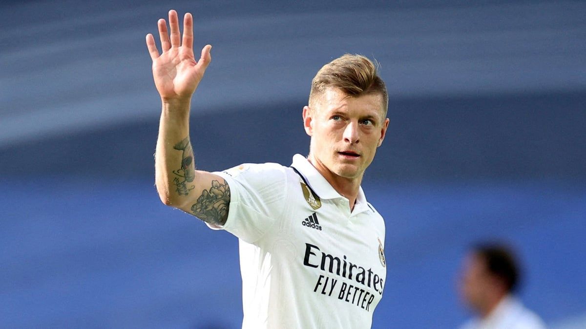 أول لاعب من برشلونة يودع توني كروس