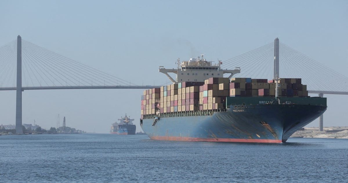 مجهولون يغادرون سفينة تجارية قبالة الصومال