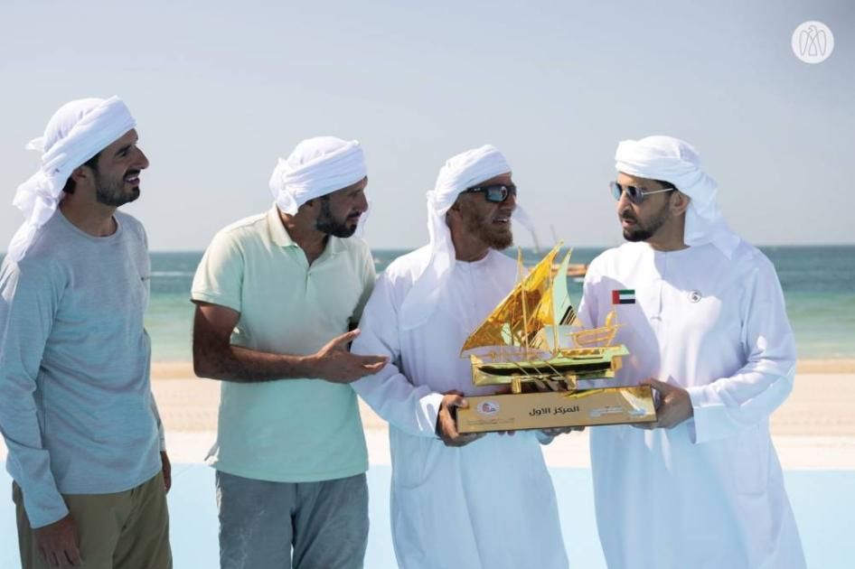 حمدان بن زايد يتوِّج «حشيم» بلقب سباق دلما للمحامل الشراعية لفئة 60 قدماً