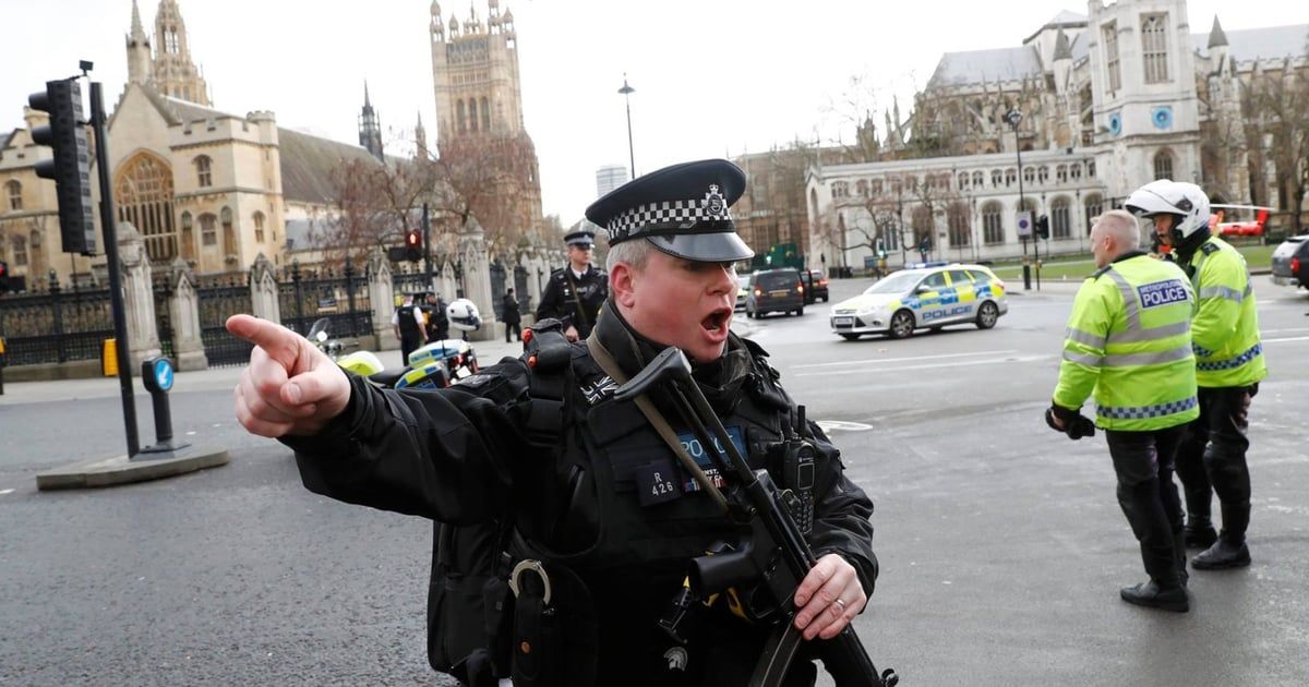 اشتباكات بحفل تأبين للرئيس الإيراني في لندن