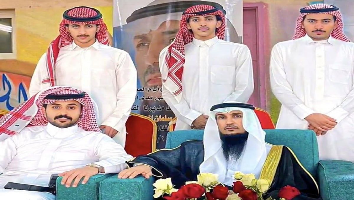 السعودية.. مدير مدرسة يفاجئ طلابه بهدية قيمتها 10 آلاف دولار (فيديو)