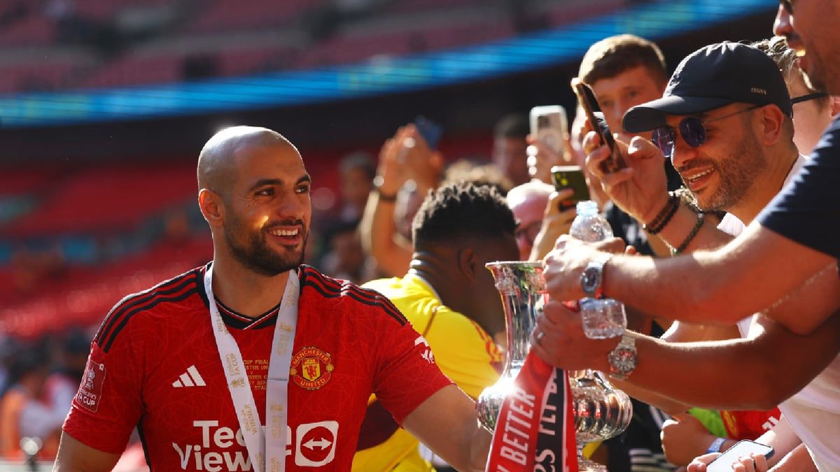 تعليق تاريخي من أسطورة مانشستر يونايتد حول مستوى أمرابط (صورة)