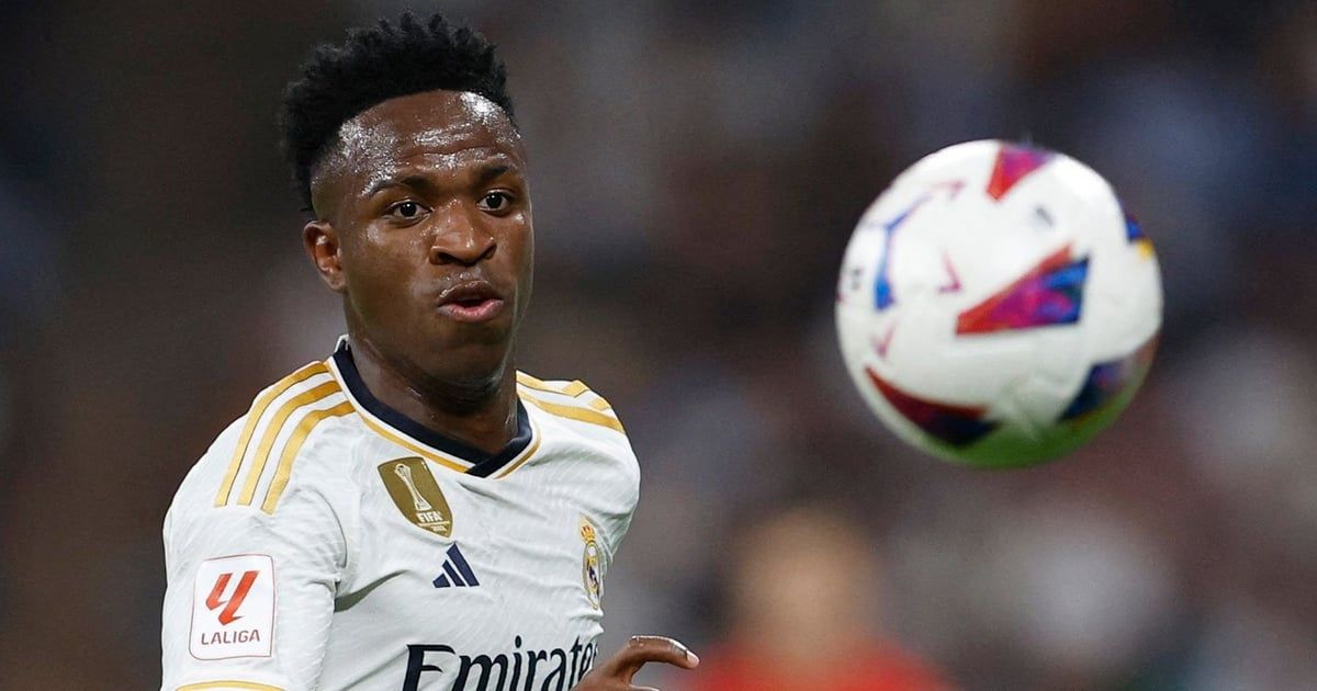 حقيقة وقوع فينيسيوس جونيور في حب عارضة أزياء فينزويلية (فيديو)