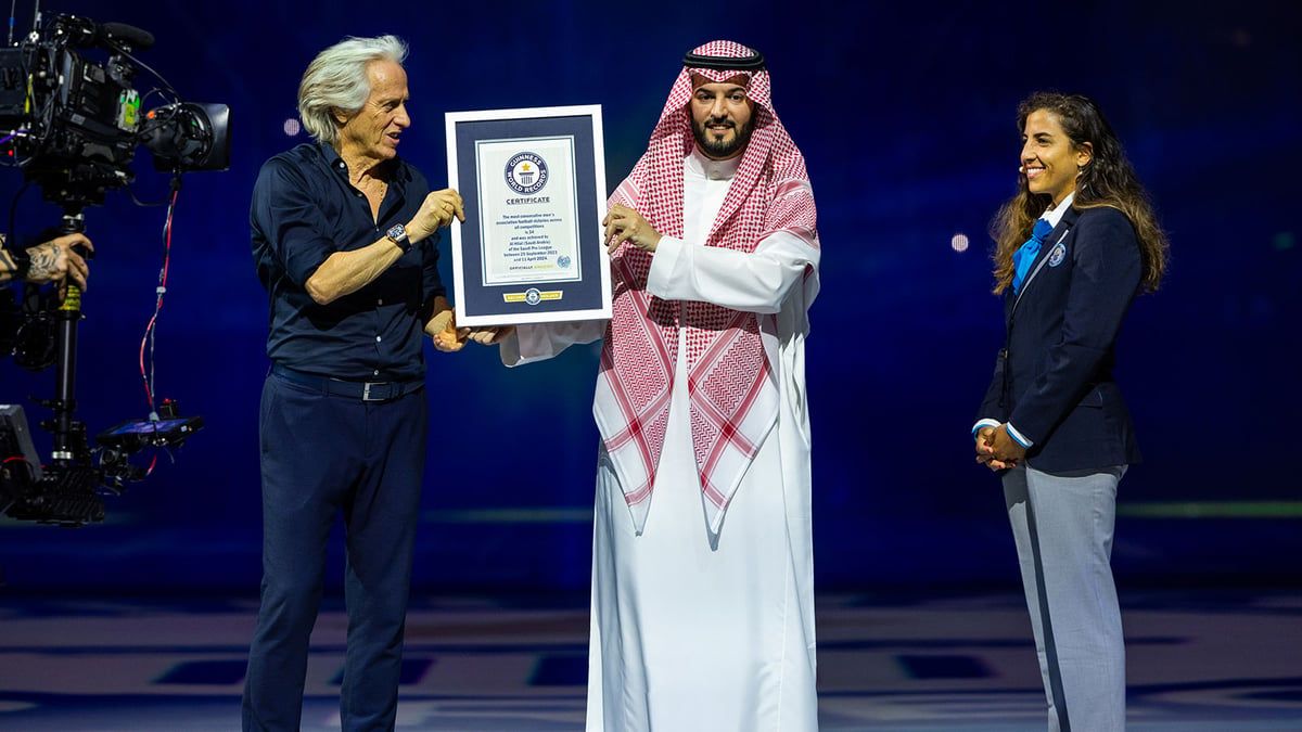 خلاف بين حسين عبد الغني والدعيع بشأن دخول الهلال لموسوعة جينيس (فيديو)