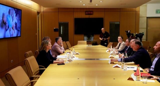 بعد عرض فيديو المجندات.. أيرلندا توجه ردا "لاذعا" لإسرائيل