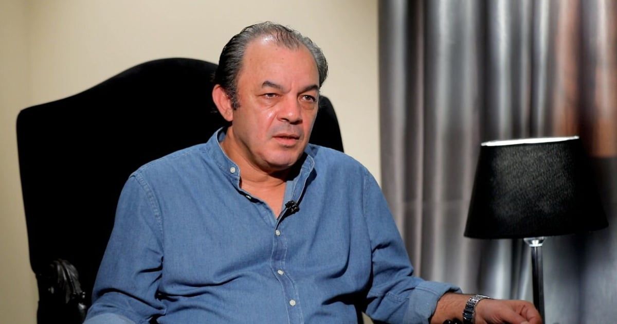 بعد انتقاده.. علاء مرسي يكشف سبب تقبيله يد محمد هنيدي في زفاف ابنته‎ (فيديو)