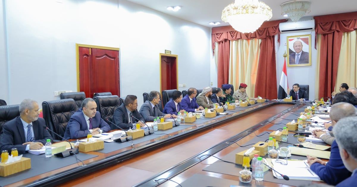 الحكومة اليمنية تدرس إجراءات "عاجلة" لوقف تراجع العملة