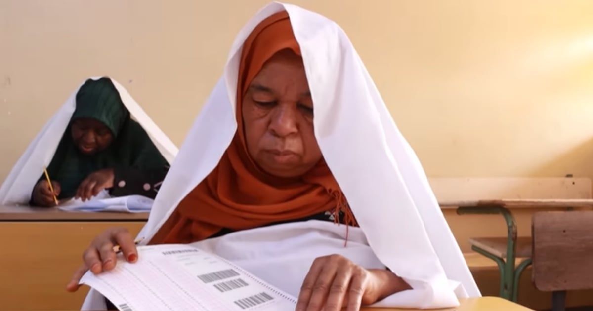 ليبيا.. تلميذات فوق الستين يرفعن شعار "العمر مجرد رقم"