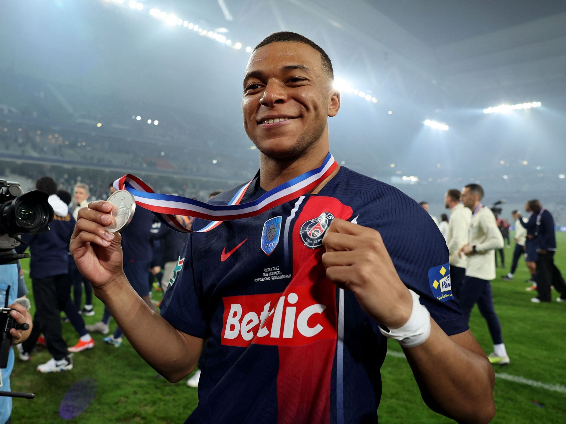 “لماذا لا تقول إنك وقعت لريال مدريد؟”.. مبابي يجيب - موقع الخليج الان