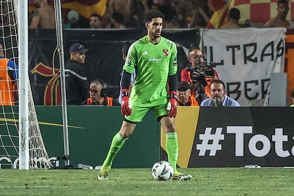 حارس الأهلي يرفض إجراء مداخلة هاتفية مع والده بعد الفوز بـ «أبطال إفريقيا»