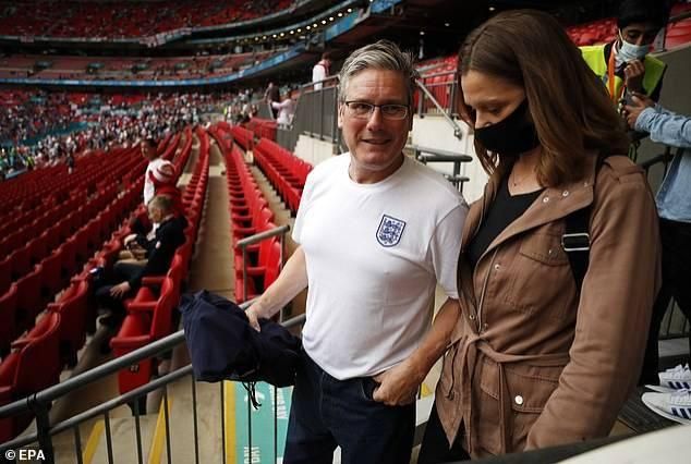 قميص منتخب إنجلترا يثير الجدل في الانتخابات