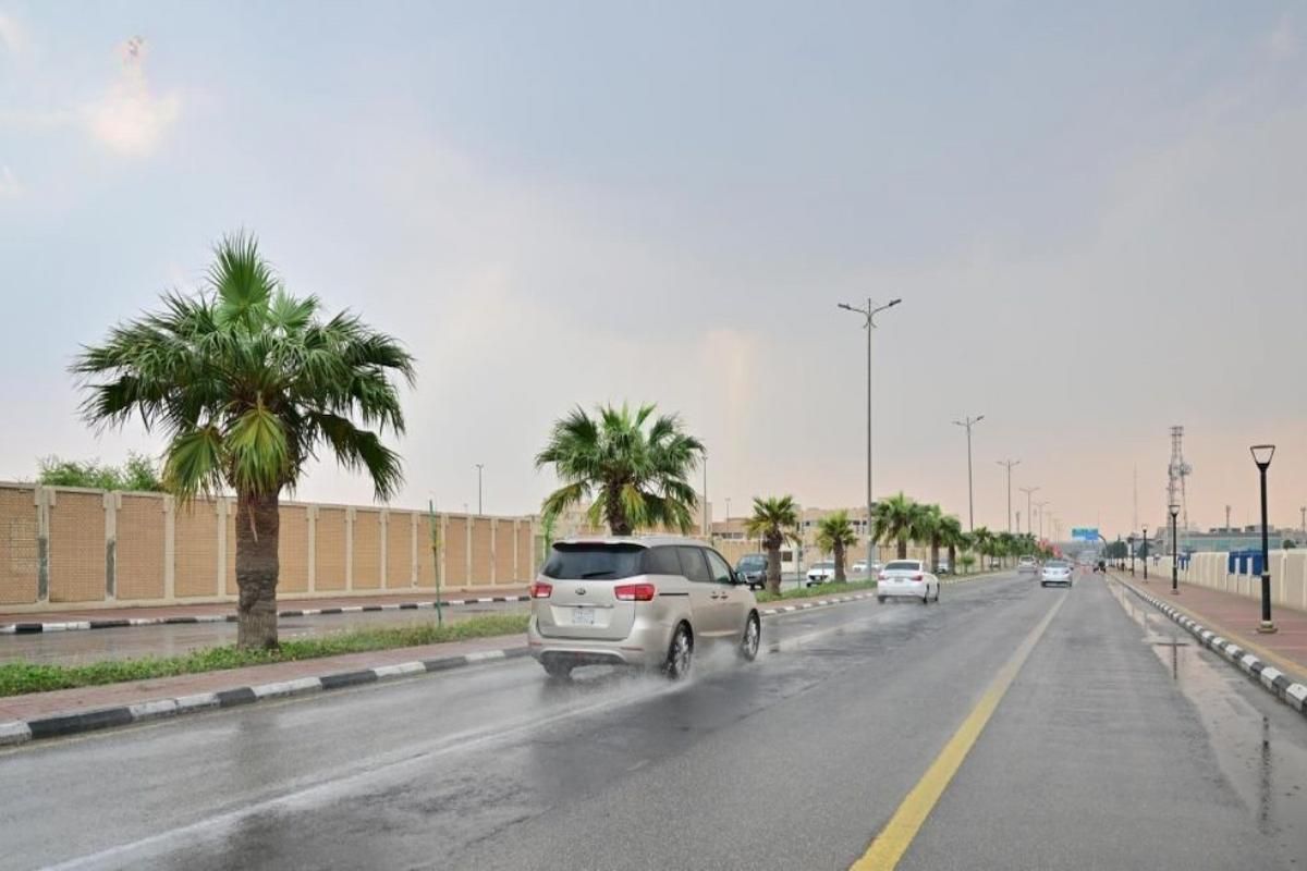 أمطار رعدية ونشاط الرياح المثيرة للأتربة مستمر!! اطلع على تحذيرات طقس السعودية يوم الأحد - موقع الخليج الان