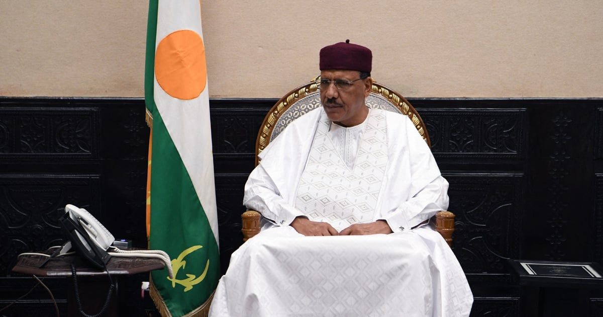 رغم تخلّي حلفائه.. 3 حركات مسلحة تواصل دعم الرئيس النيجري المعزول