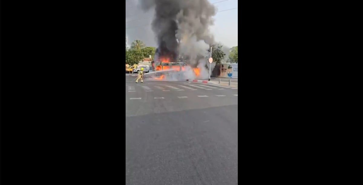 انفجار حافلة في تل أبيب يوقع عدة إصابات (فيديو)