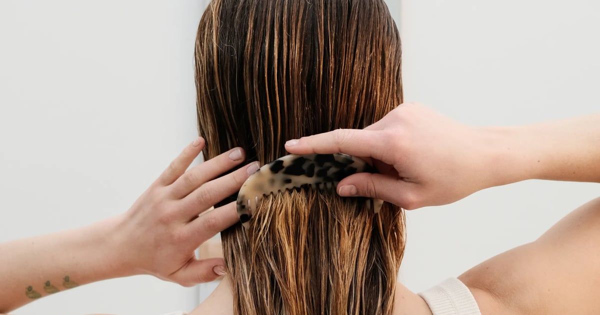 دراسة: ترك الشعر مبللاً يصيبه بالفطريات