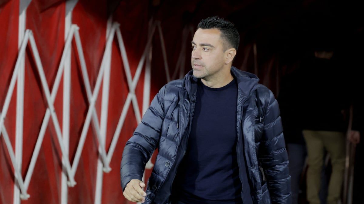 تعليق ناري من تشافي بعد مغادرة برشلونة