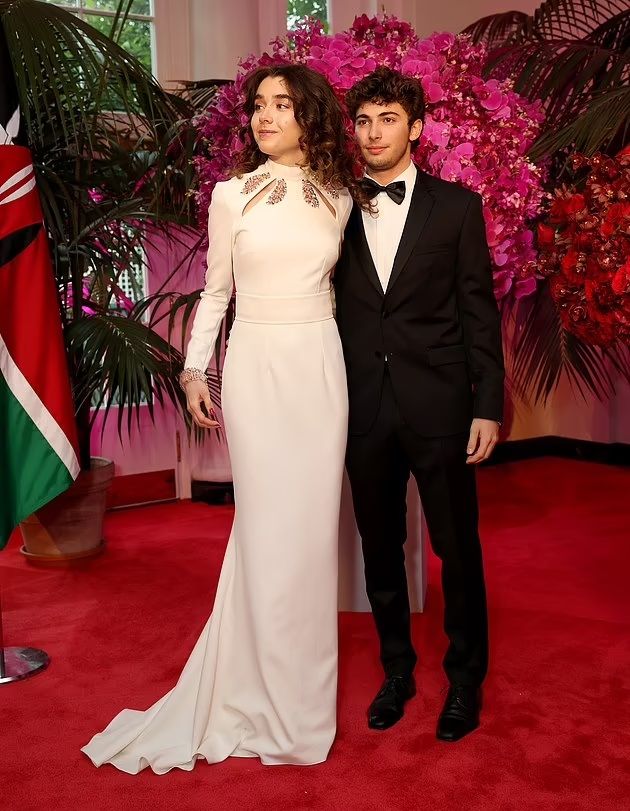 من هو الشاب العربي رافائيل حجار الذي ظهر مع حفيدة الرئيس الأمريكي؟