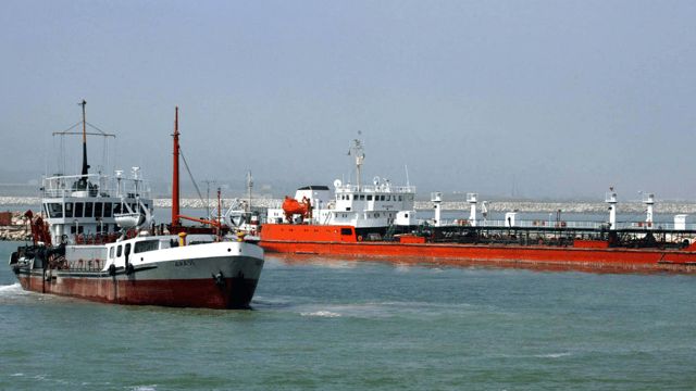 تضخم وبطالة واحتجاجات.. بعض تركة "رئيسي" لخلفه المقبل