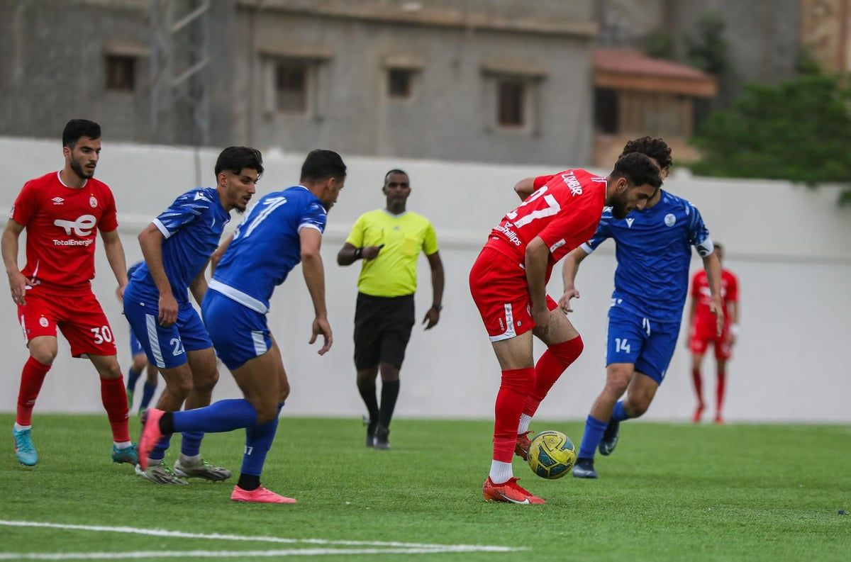 أسلحة بيضاء واعتداءات وحرق للحافلات.. العنف يعصف بالدوري الليبي