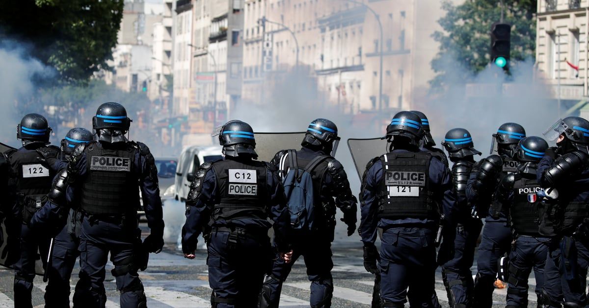 الشرطة الفرنسية تقمع مظاهرة في باريس للتنديد بضربة رفح (صور)