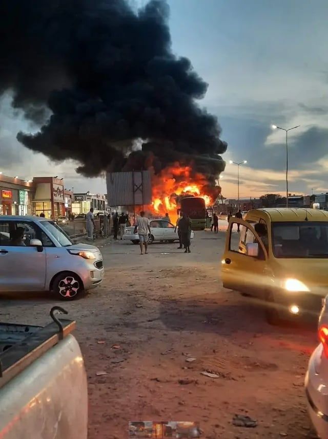 أسلحة بيضاء واعتداءات وحرق للحافلات.. العنف يعصف بالدوري الليبي
