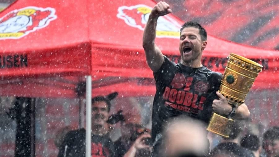 تعرّف إلى العقل المدبر لموسم ليفركوزن التاريخي