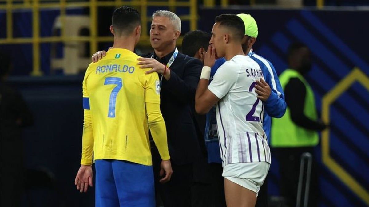 في تصرف نادر.. رونالدو يطلب قميص هذا اللاعب العربي