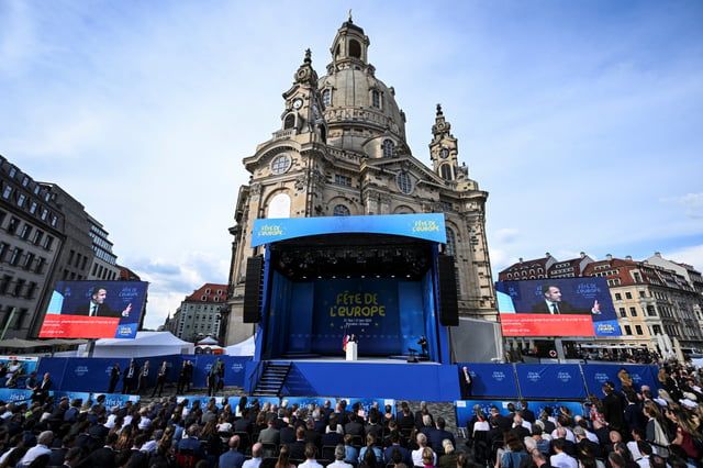 ماكرون يدعو إلى "استفاقة" أوروبية لمواجهة اليمين المتطرف