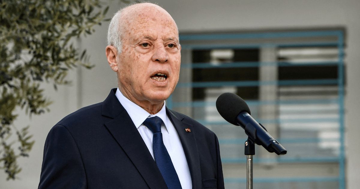 تونس.. لماذا طوى قيس سعيّد صفحة "آخر الرفاق الصامدين"؟