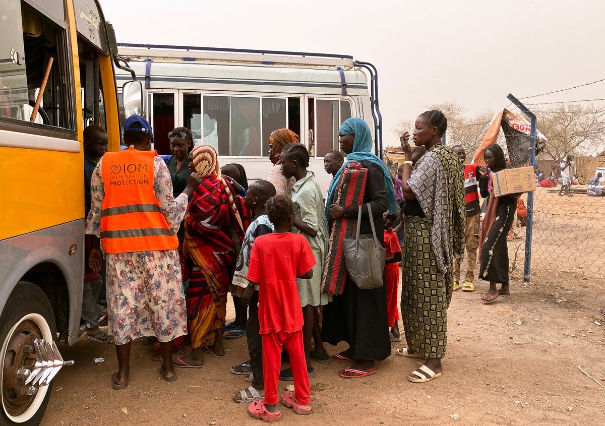 رحلة هروب "السودانيات" من "مسيرات" إيران وقوات البرهان (فيديو إرم)