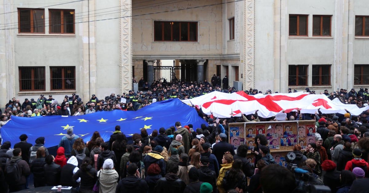 برلمان جورجيا يسقط فيتو الرئيسة ويقر قانون "التأثير الخارجي"