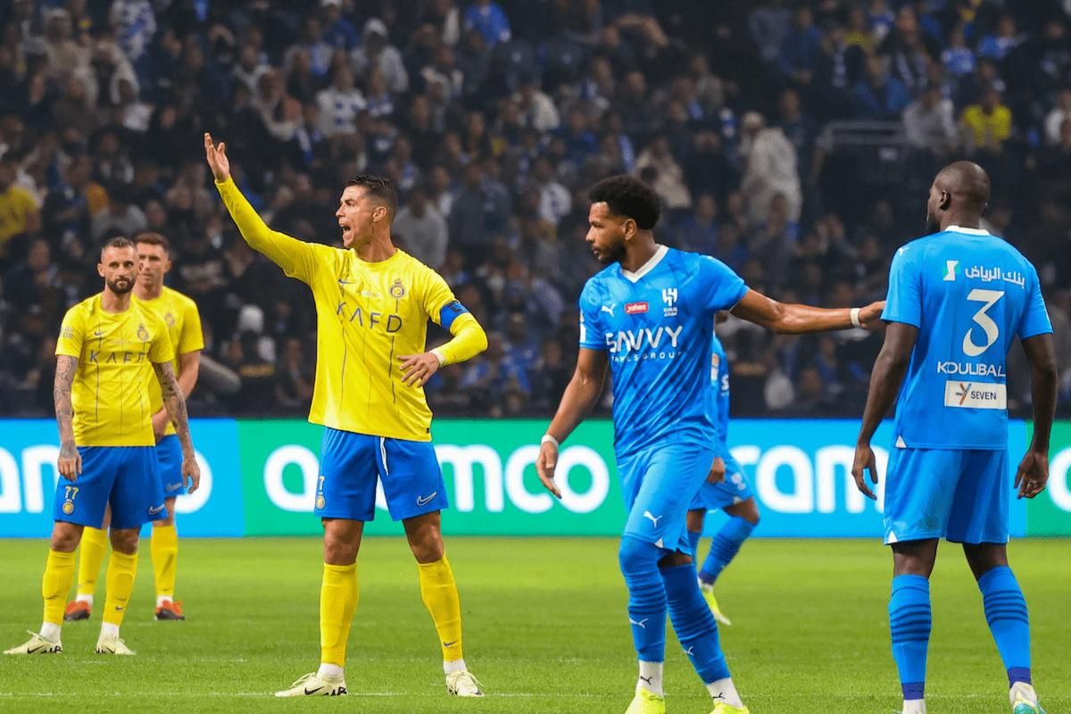 نجم الهلال يتوعد النصر!! ما يقال عن مشاكل الهلال ليس حقيقي - موقع الخليج الان