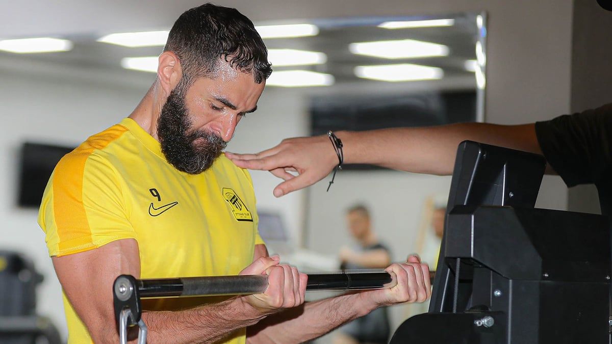 ناد أوروبي يبدأ مفاوضاته لضم كريم بنزيما من الاتحاد