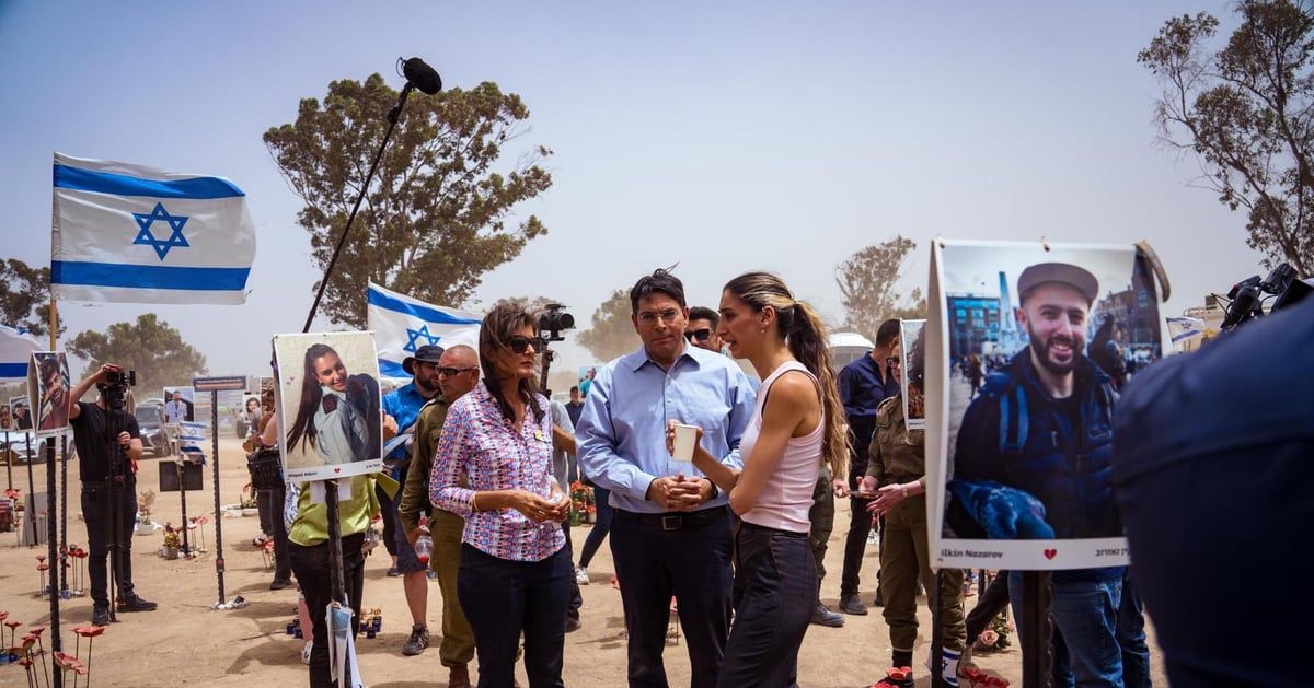 نيكي هيلي تشعل الغضب بكتابة عبارات تحريضية على قذائف إسرائيلية (صورة)