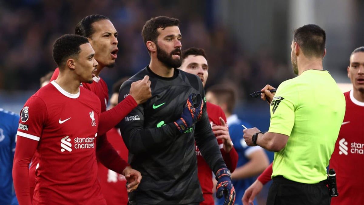 مطلوب في الاتحاد والنصر.. نجم ليفربول يتلقى عرضا قويا للعب في السعودية