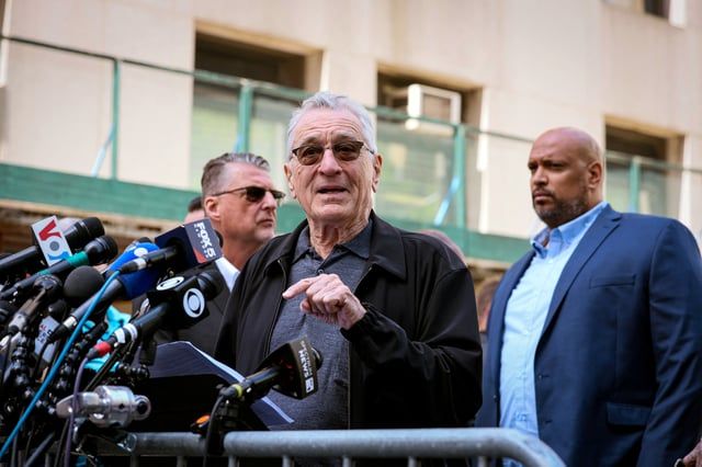 ممثل شهير يصف ترامب بـ"المهرج" ويطالب بخروجه من المشهد السياسي