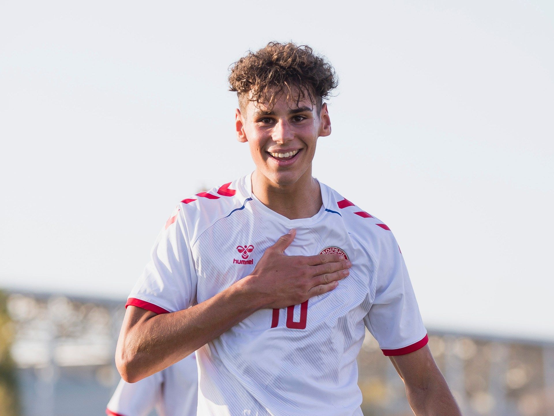 أمين شياخة.. موهبة دانماركية من أصول جزائرية مطلوب من كبار أوروبا - موقع الخليج الان