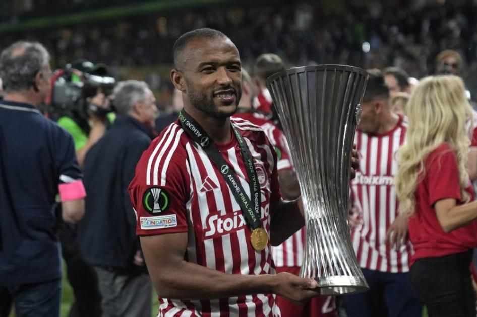 المغربي الكعبي يصنع تاريخ الأندية اليونانية