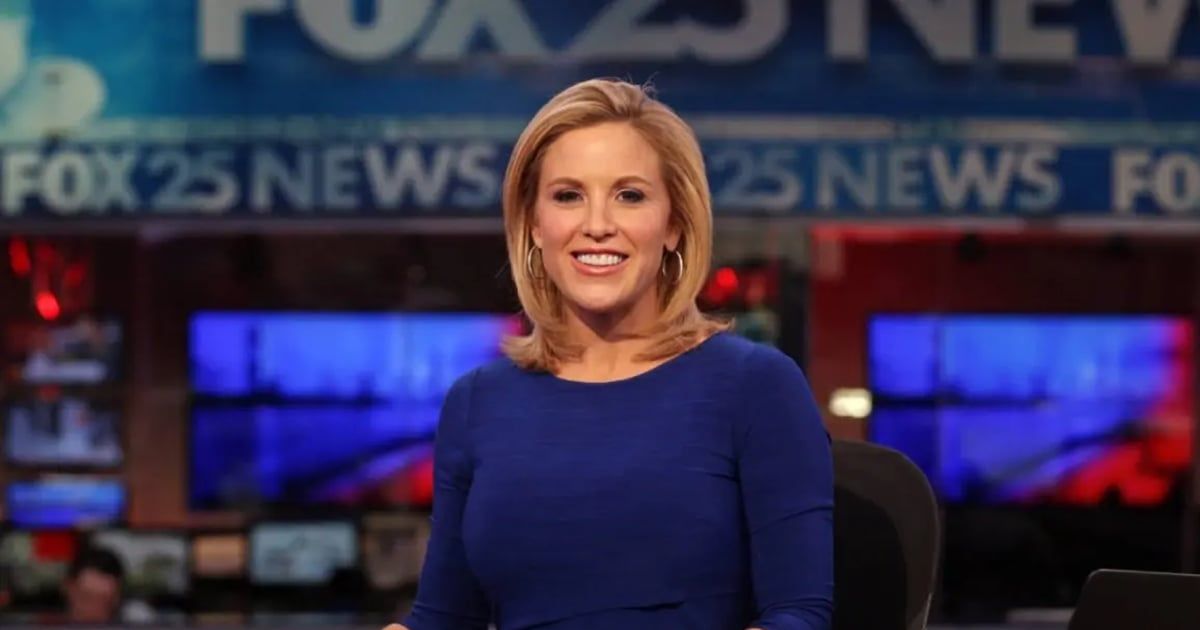 مذيعة تبتلع "ذبابة" أثناء البث المباشر.. كيف تصرفت؟ (فيديو)